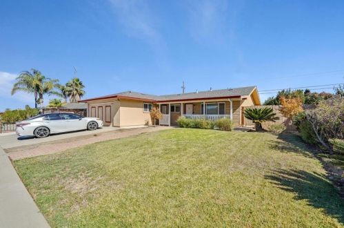 1300 Mesa Dr, Hollister, CA 95023-5813