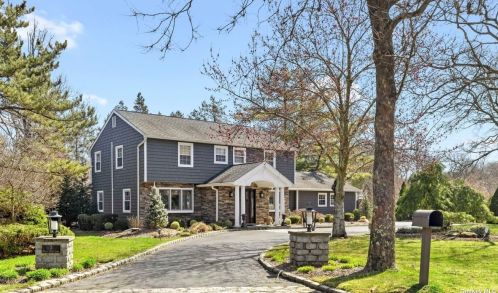 2 Rustic Gate Ln, Huntington Station, NY 11746-6121