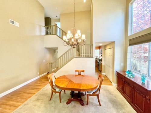 1640 Mimosa St, Hollister, CA 95023-8055