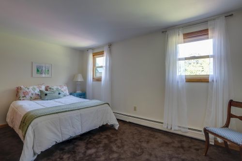 39 Hill Rd, Brookline NH  03033-2111 exterior