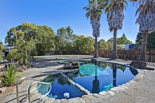 3700 Barnes Rd, Santa Rosa, CA 95403-1506