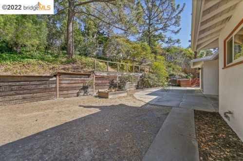 2915 Hermosa St, Pinole CA  94564-1511 exterior