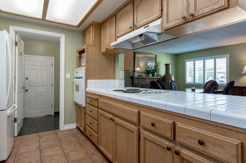 913 Woodrow Ave, Modesto CA  95350-1235 exterior