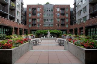 912 Dexter Ave, Seattle WA  98109-3514 exterior