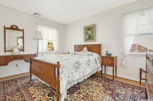 17 Hill Dr, Muttontown NY  11545-1718 exterior