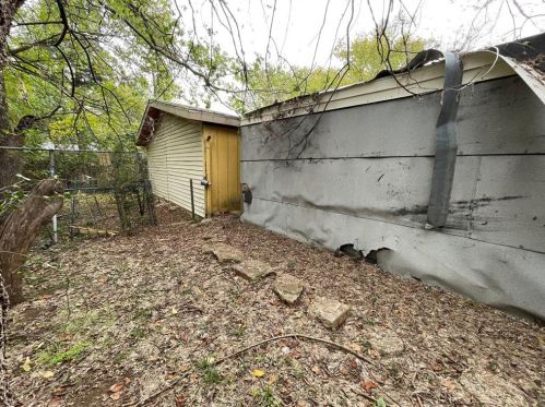 4520 Clarendon Dr, Dallas, TX 75211-4517