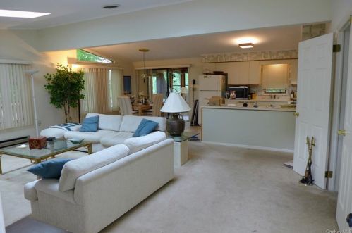97 Lake View Dr, Swan Lake, NY