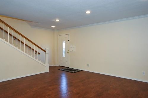 4523 Acacia St, Bellaire, TX 77401-3701