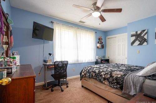 27 Pease Rd, East Windsor CT  06016-9002 exterior