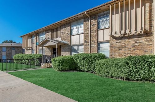 5501 Adams Dr, Fort Worth, TX 76117-4504