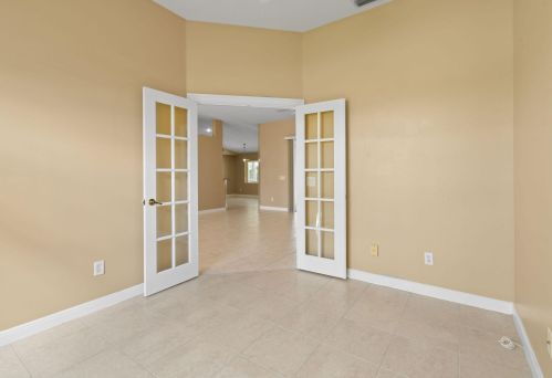 1698 Mockingbird Dr, Fort Pierce FL  34986-2045 exterior