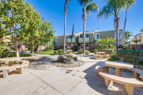 5402 Balboa Arms Dr, San Diego CA 92117-5004 exterior