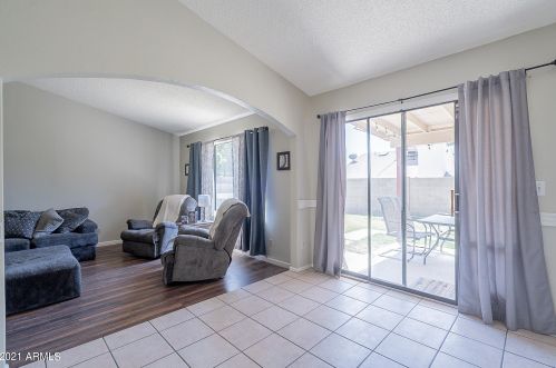 6319 Turquoise Ave, Glendale AZ 85302-1037 exterior