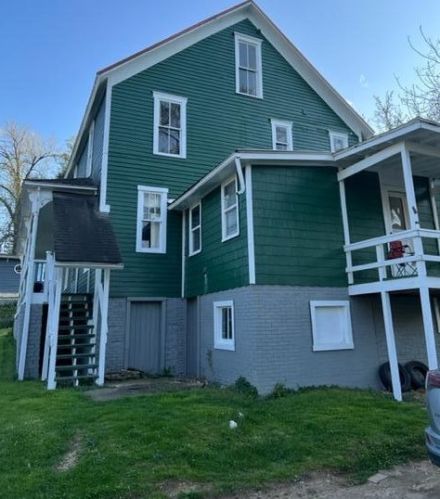 36 Clinton St, Nelsonville, OH 45764-1022