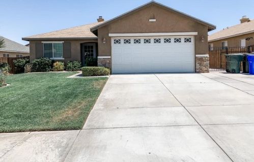 13677 Winewood Rd, Victorville, CA 92392-1286