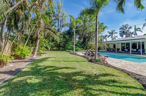 625 Orchid Dr, Naples FL  34102-5012 exterior