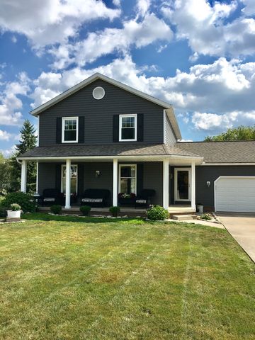 1230 Peony St, Hartville, OH 44632-9004