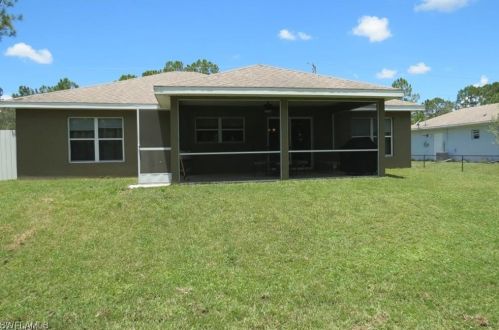 915 Hooper Ave, Lehigh Acres, FL 33974-0757