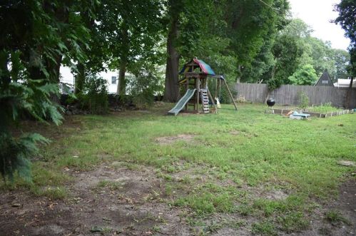 4 Forest Park Dr, North Kingstown, RI 02852-1915