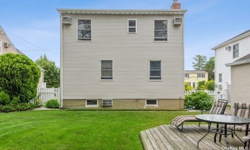 29 Croydon Dr, North Bellmore NY  11710-3054 exterior