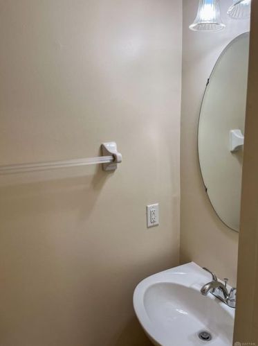 115 Springhouse Dr, Englewood OH  45322-8795 exterior