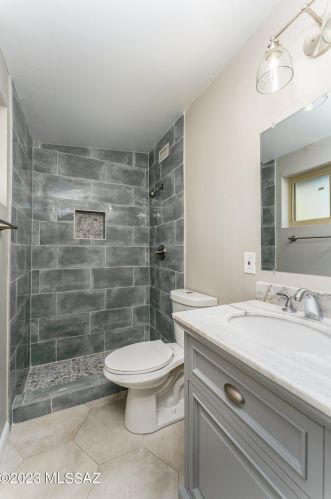8801 Shiloh Pl, Tucson AZ  85710-2912 exterior