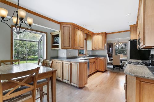 1900 Laura Ln, Waukesha WI  53186-2808 exterior