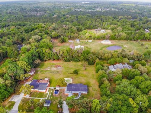 5560 Lake Ave, Sanford, FL 32773-7058