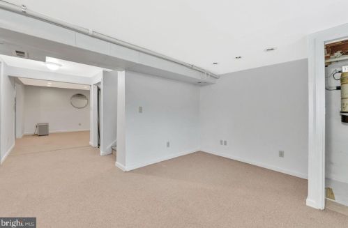 176 Canterbury Ct, East Windsor NJ  08520-5536 exterior