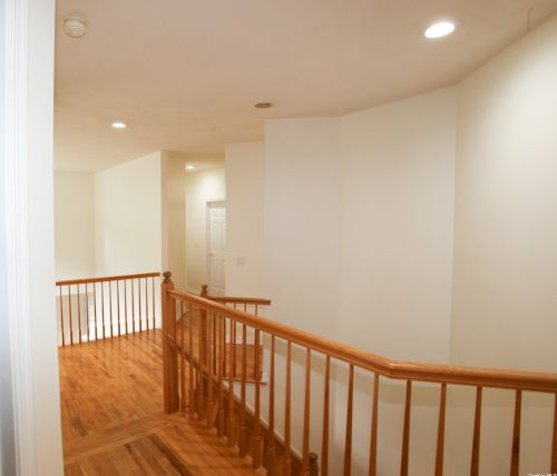 4 Sabrina Ct, Huntington Station NY  11746-4225 exterior