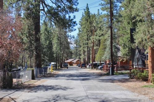 1045 Wendy Ave, Big Bear City CA  92314-9612 exterior