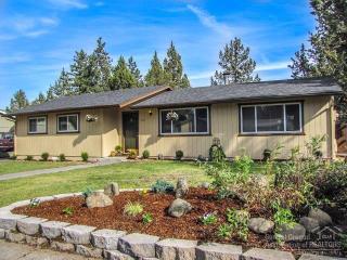 734 Sun Ln, Bend, OR 97702-1411