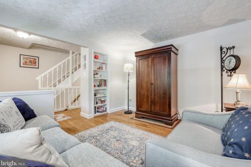 10902 Barton Hill Ct, Herndon VA  20191-5000 exterior