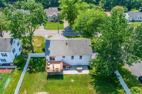 719 Plattsville Rd, Bridgeport, CT 06611-3522