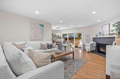 1430 Gordon St, Redwood City, CA 94061-2756