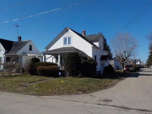 411 Water St, Grays Landing, PA 15461-1745