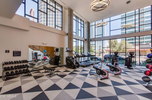 3131 Central Ave, Phoenix AZ 85012-2621 exterior