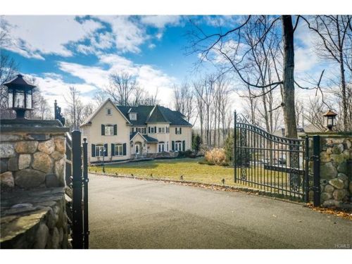 12 Rose Hill Rd, Airmont, NY 10901-3204