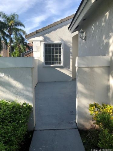 17424 11th St, Hollywood, FL 33029-3122