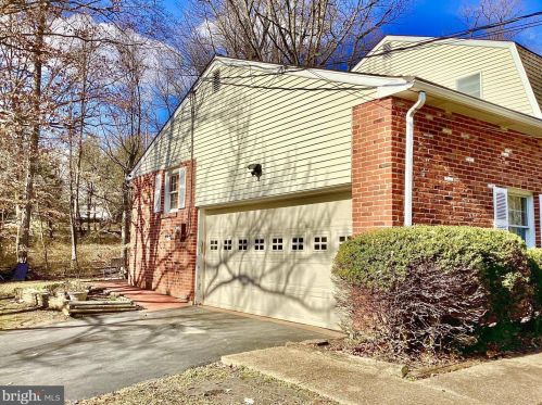 201 Stone Crop Rd, Wilmington DE  19810-1319 exterior