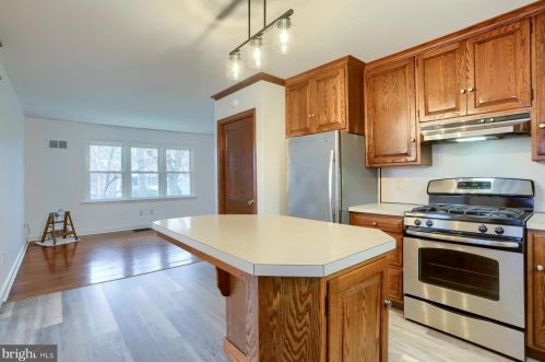 899 Green Ter, Lancaster, PA 17601-5133