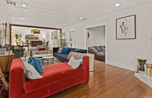 7356 Leescott Ave, Van Nuys CA  91406-2629 exterior