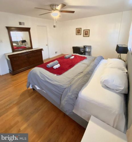 14463 Village Dr, Woodbridge VA  22191-2717 exterior