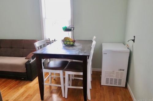 365 Sylvan Knl Rd, Stamford CT  06902-5348 exterior