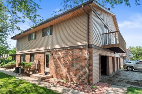 6982 Raintree Ct, Milwaukee, WI 53223-5280
