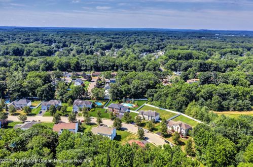 142 Serpentine Dr, Morganville NJ  07751-1400 exterior