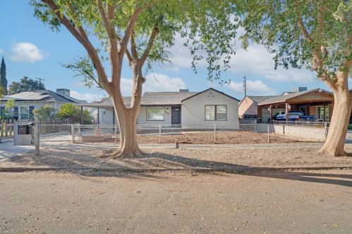5036 Clay Ave, Fresno, CA 93727-2406