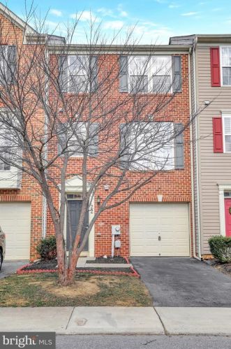 22 Streamside Pl, Falling Waters, WV 25419-4358
