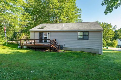 75 Ledgeview Dr, Rochester NH  03839-5618 exterior
