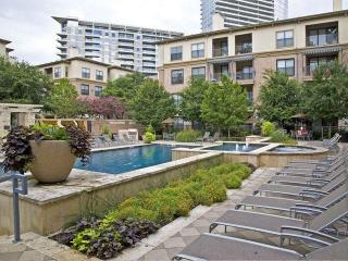 2323 Field St, Dallas TX  75201-1763 exterior